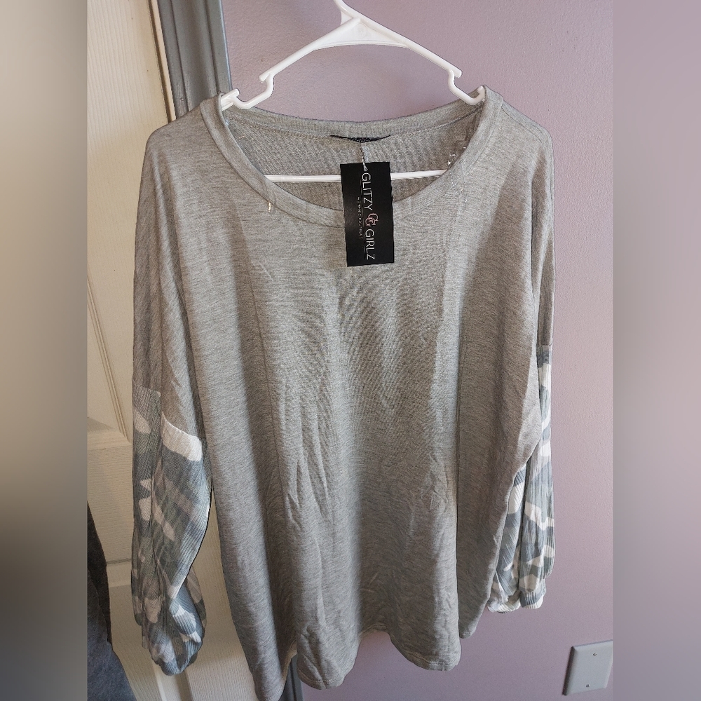 Womens 2x Grey and Camo Sweater NWT